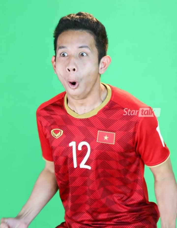 Trong buổi chụp hình ra mắt mẫu áo đấu mới, không ít những khoảnh khắc gây cười của các cầu thủ đội tuyển Việt Nam đã được ghi lại.