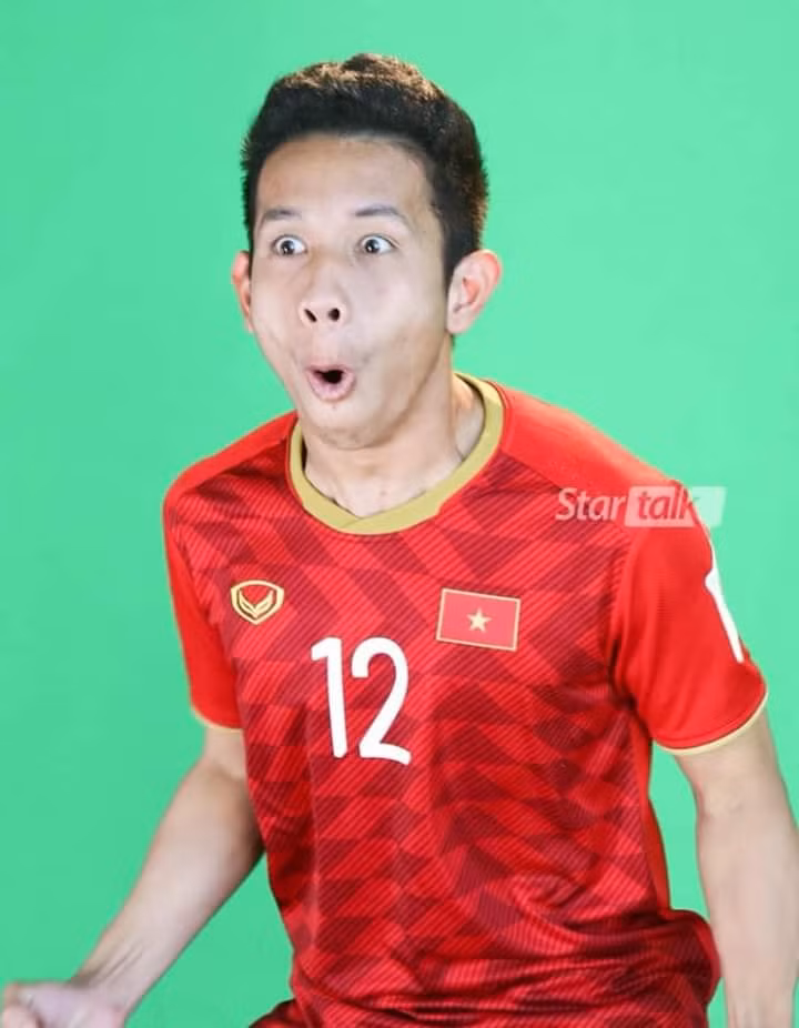 Trong buổi chụp hình ra mắt mẫu áo đấu mới, không ít những khoảnh khắc gây cười của các cầu thủ đội tuyển Việt Nam đã được ghi lại.