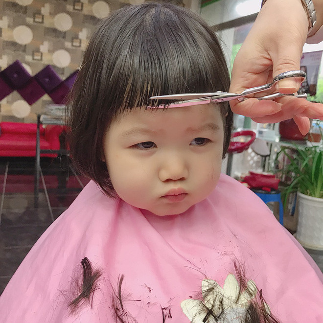 Dạo quanh một vòng Instagram của nhóc tì Seo Ah, tim ai cũng rung rinh khi nhìn thấy những khoảnh khắc đời thường vô cùng đáng yêu của cô bé như lúc ăn, lúc uống sữa, lúc khóc nhè cả lúc say ngủ nữa.