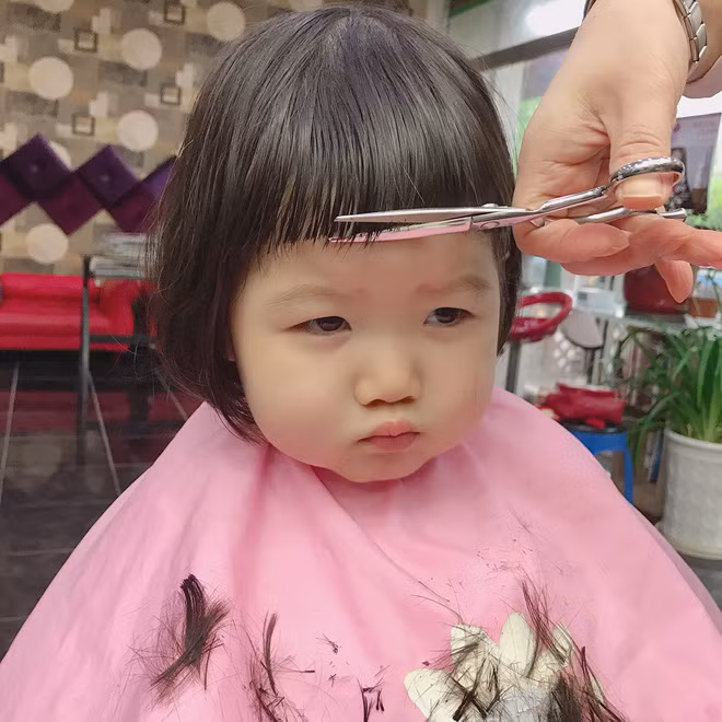 Dạo quanh một vòng Instagram của nhóc tì Seo Ah, tim ai cũng rung rinh khi nhìn thấy những khoảnh khắc đời thường vô cùng đáng yêu của cô bé như lúc ăn, lúc uống sữa, lúc khóc nhè cả lúc say ngủ nữa.