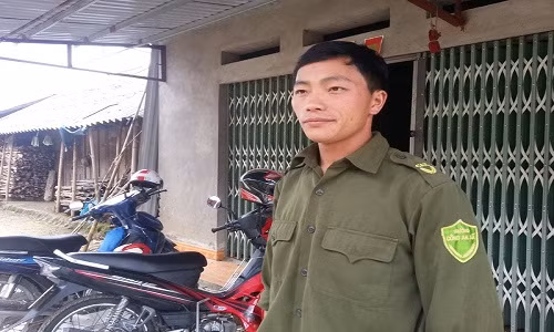 Vu bao ve dam o voi nu sinh: Nghi pham dung keo “bit mom”