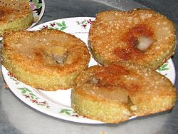 Món quà Valentine này vô cùng thiết thực vì lượng bánh chưng Tết chắc hẳn nhà nào cũng còn đến vài chiếc, thay vì cố gắng ăn hết thì đưa ý tưởng tận dụng, dễ thương và mới lạ nên đã thu hút 31.000 Like, hơn 3000 lượt chia sẻ và 2000 bình luận.