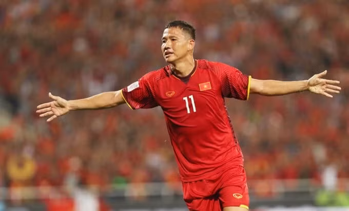 Trở về Mỹ Đình, đội tuyển Việt Nam chỉ cần 1 kết quả hòa không quá 2 bàn thắng là vô địch nhưng các cầu thủ của HLV Park Hang-seo còn làm được nhiều hơn thế khi Anh Đức ghi bàn thắng duy nhất của trận đấu. Đưa Việt Nam vô địch AFF Cup 2018 với tỷ số 3-2 trước Malaysia.