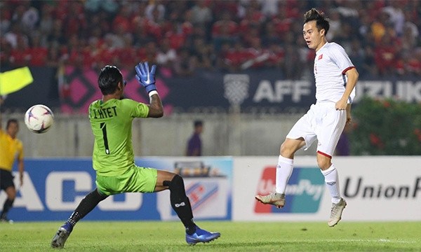 Tuy nhiên, sự kém duy của các tiền đạo và sự thiếu công tâm của trọng tài đã khiến đội tuyển Việt Nam mất oan trận thắng trước chủ nhà Myanmar.