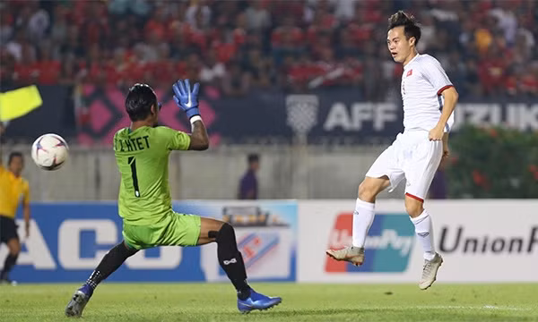 Tuy nhiên, sự kém duy của các tiền đạo và sự thiếu công tâm của trọng tài đã khiến đội tuyển Việt Nam mất oan trận thắng trước chủ nhà Myanmar.