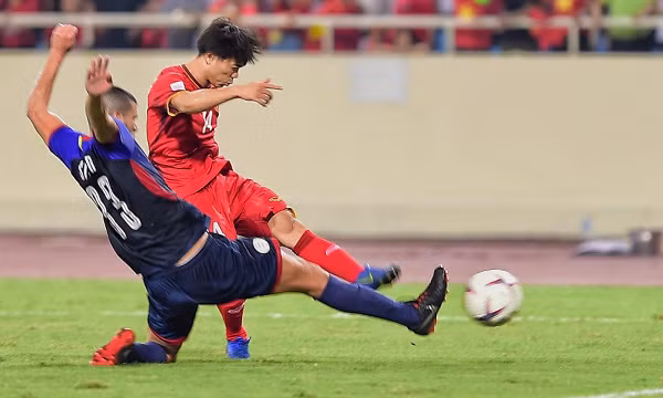 Được đá trận bán kết lượt về trên SVĐ QG Mỹ Đình là một lợi thế với các cầu thủ Việt Nam và cũng như trận đấu trước đội tuyển Việt Nam lại thắng Philippines với tỷ số 2-1 bằng bàn thắng của Công Phượng và Quang Hải.