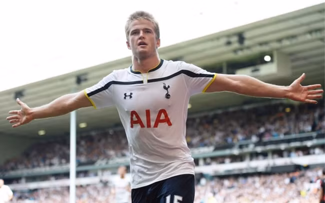 MU săn "sao" Tottenham: The Sun đưa tin, MU sẵn sàng trả 35 triệu bảng cho Tottenham để đổi lấy sự phục vụ của Eric Dier. Cầu thủ người Anh được đánh giá sẽ trở thành một đối tác hoàn hảo đá cặp cùng Paul Pogba ở trung tâm hàng tiền vệ. Tuy nhiên, huấn luyện viên Mauricio Pochettino sẽ không dễ gì nhả người. Ảnh: The Sun.