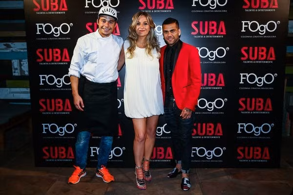 Năm ngoái, Alves cùng doanh nhân Teressa Mart và đầu bếp người Brazil Joao Alcantara mở nhà hàng có tên Alchemy Fogo.