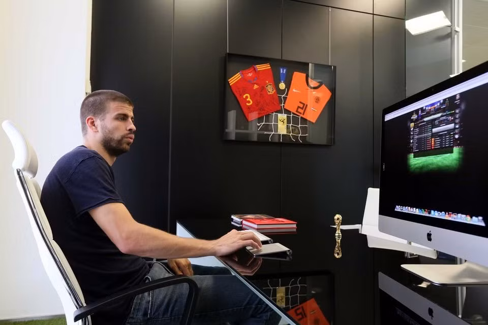 Tháng 11/2011, Pique bỏ gần 2 triệu euro để thành lập công ty trò chơi trực tuyến Kerad Games. Sau vài tháng hoạt động, Kerad Games đã tung ra thị trường trò chơi đầu tiên mang tên Golden Manager.