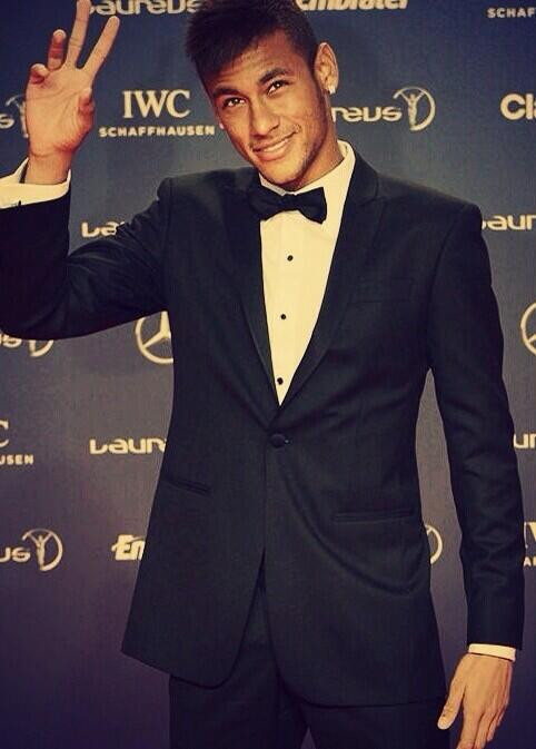 Neymar nuôi tham vọng trở thành doanh nhân từ dự án mang tên Neymar Towers Club anh Residence. Đây là dự án tổ hợp giải trí hạng 5 sao gồm khách sạn, bar, vũ trường và sòng bạc được xây dựng trong khuôn viên rộng tới hơn 500 m2 ở Brava Beach International tại Brazil.