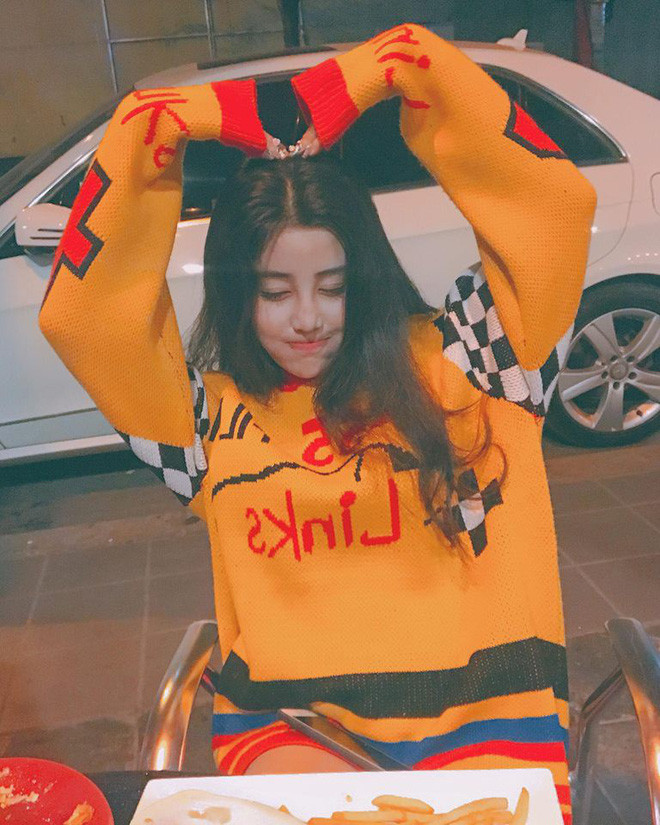 Những khoảnh khắc hồn nhiên của nữ sinh xinh đẹp.