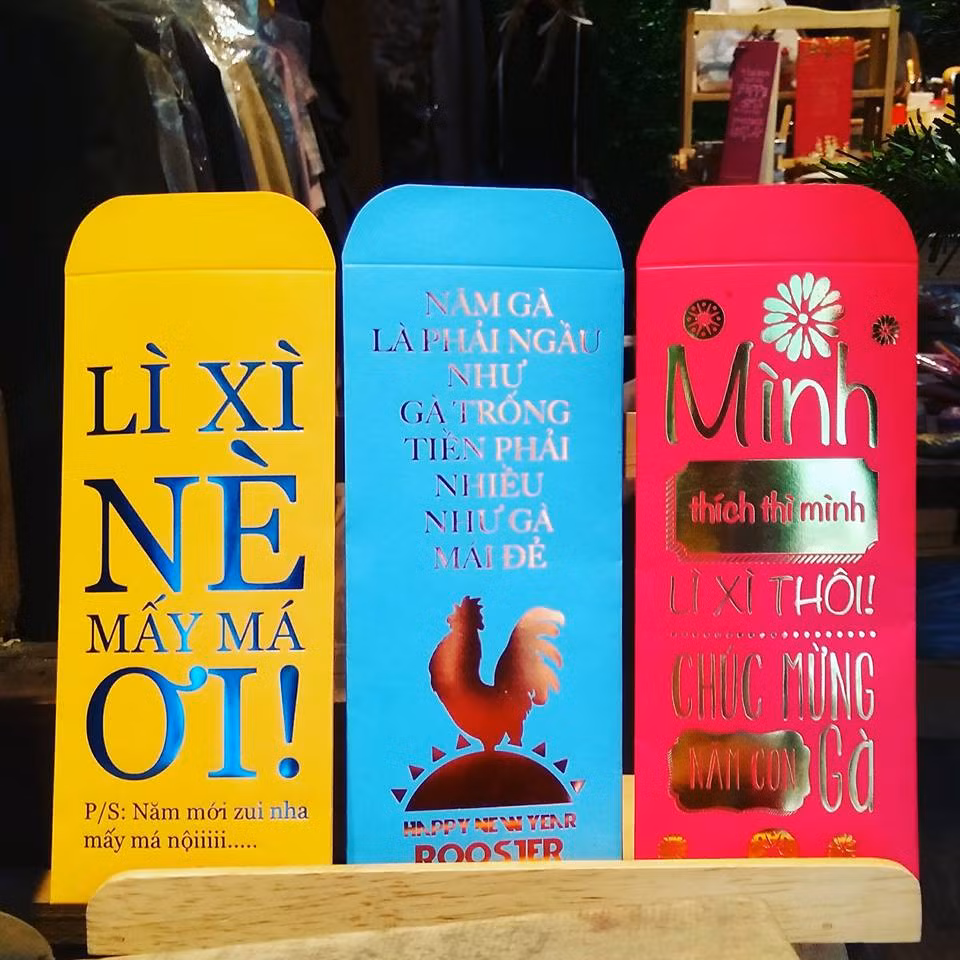 Chuyên về những sản phẩm thiết kế và làm bằng tay 100% với quy trình khép kín, mọi sản phẩm lì xì cho Tết 2017 của chàng diễn viên Mì Gõ đều hướng tới tiêu chí đó là chất lượng, đẹp và độc quyền.