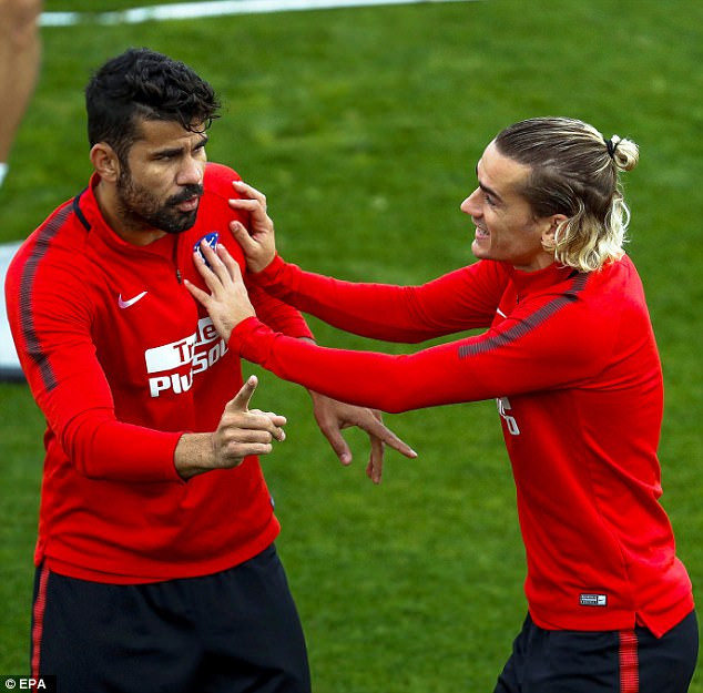 Chuyển nhượng cầu thủ từ Madrid, Diego Costa đã nổi nóng ngay trên sân với đồng đội ở Atletico, Griezmann trong trận hòa 1-1 với Barcelona khi Griezmann bênh vực đồng đội ở tuyển Pháp Umtiti, khi trung vệ này Barca va chạm với Diego Costa.
