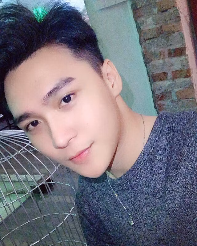 Chỉ cần ánh nhìn cũng khiến chị em điêu đứng.