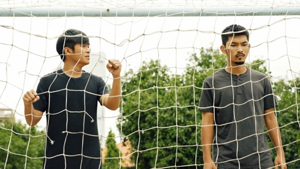 Hà Hiền quyết định tái xuất màn ảnh rộng với bộ phim Sút và ngay và vai diễn trong phim đã giúp anh giành giải Nam diễn viên chính xuất sắc nhất tại Cánh Diều Vàng 2017.