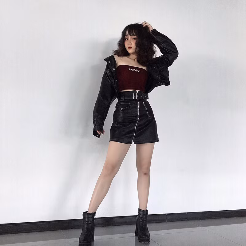 Theo Minh Tú cho biết cô bạn nhận được khá nhiều lời bình luận khiếm nhã, thậm chí là chửi bới bởi cho rằng cách trang điểm của nữ sinh 10X Vũng Tàu này không hợp với độ tuổi hay lên hình lung linh thế thôi chứ bỏ lớp make-up chắc như ma …