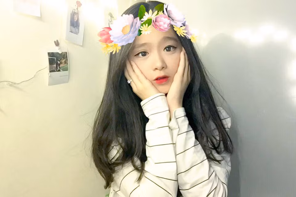 Cô nàng 10X xinh đẹp này sở hữu chất giọng trong trẻo, cô nàng này vẫn thường cover các ca khúc mà bản thân yêu thích và nhận được rất nhiều lời khen ngợi từ bạn bè.