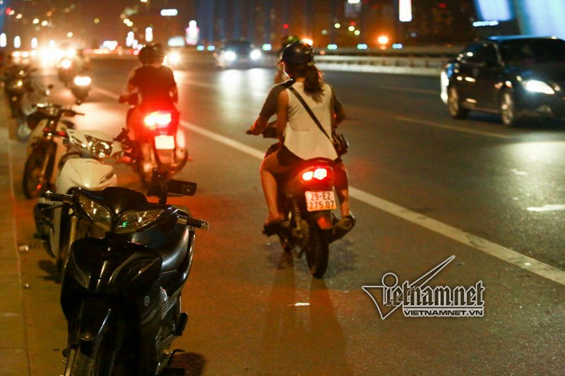 Xe máy cũng phóng ngược chiều