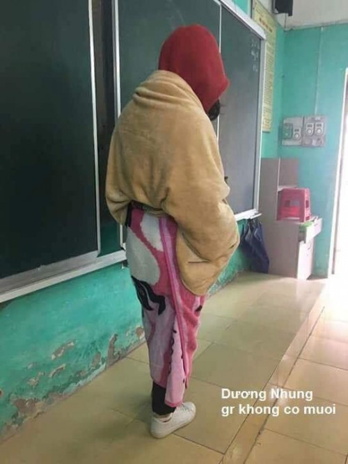 Bên cạnh đó, họ còn đùa nhau rằng: "Một ngày lên lớp có 4 tiết thì đã dành trọn 2 tiết đầu để "rã đông" não vì quá lạnh còn 2 tiết còn lại mới bắt đầu tiếp nạp kiến thức".