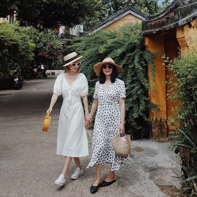 Mẹ Sun Ht là cô Nguyễn Tố Loan, cô Loan từng là hoa khôi của tỉnh Nam Định khi còn trẻ.