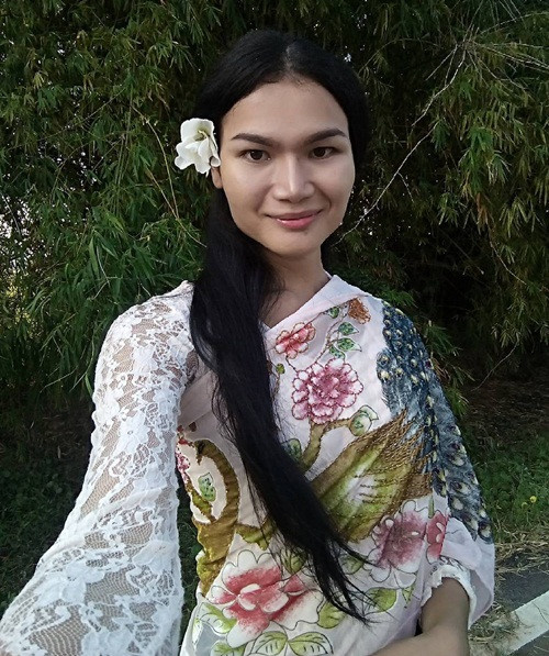 Mục tiêu tiếp theo của Mimi Tao là đến New York làm mẫu. Cô vẫn chưa trả hết nợ cho gia đình nên việc kiếm tiền luôn là ưu tiên hàng đầu.