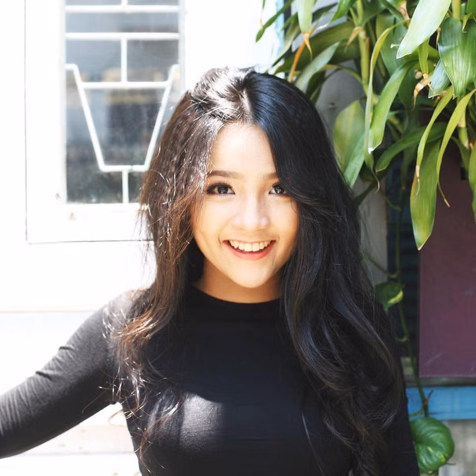 Tường Vân đã từng thử sức với vai trò người mẫu teen. Trước đó, nữ sinh 9X ĐH Luật TP HCM này được biết đến diễn viên kênh Bánh Bao Bự trong công ty Fap Tv.