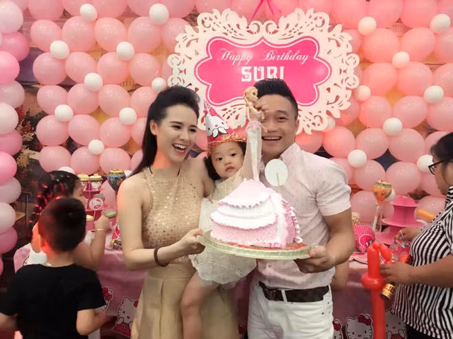 Còn về phần mình, ông bố 8X Bùi Tùng tâm sự rằng: "Mình viết để anh em đọc và hiểu cho vợ nỗi khổ. Không phải là nịnh chị em đâu, nhưng người ta nói "lòng mẹ bao la như biển Thái Bình" quả thật không sai chút nào. Có con rồi mới biết lòng cha mẹ. Cứ phải thức đêm thức hôm cùng vợ chăm con mới sinh trong viện mới thấu được hết những nỗi khổ, mệt mỏi và cả đau đớn của người phụ nữ khi bụng mang dạ chửa rồi giai đoạn sau sinh nó vất vả khủng khiếp như thế nào".