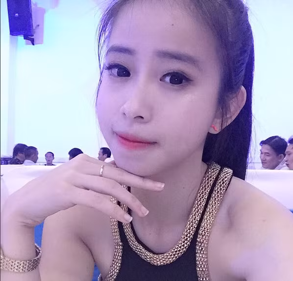 Châu Tuyết Vân là gương mặt trẻ tiêu biểu được giới trẻ yêu mến, cảm phục cả về tài năng lẫn sắc đẹp.