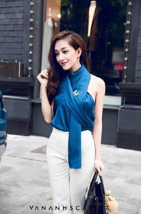 Với một khuôn mặt gọn gàng cùng thân hình chuẩn dáng người mẫu, Vân Anh Scarlet cũng đã tự mình làm người mẫu cho những sản phẩm do chính tay mình thiết kế.