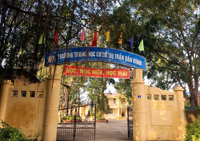 Lam ro viec co giao tat hoc sinh gay rang, rach moi