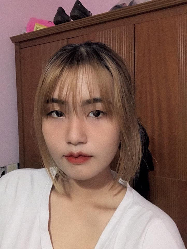 Theo nickname B.L bình luận: "Theo mình đôi môi này không đẹp, cứ cứng cứng không được mềm mại gì cả. Nhưng cũng là một cái nên thử, biết đâu lại hợp".