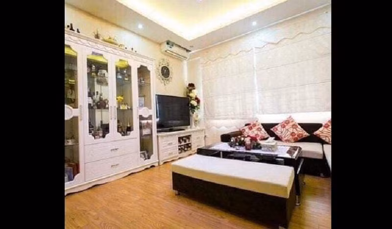 Không gian căn hộ có màu trắng làm chủ đạo.