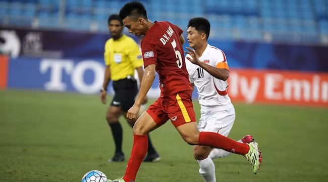 Đoàn Văn Hậu là cầu thủ sinh ngày 19/4/1999 tại Thái Bình. Anh là một trong những cầu thủ trưởng thành từ lò đào tạo Hà Nội T&amp;T đang phục vụ tại ĐT U19 Việt Nam cùng với Quảng Hải.