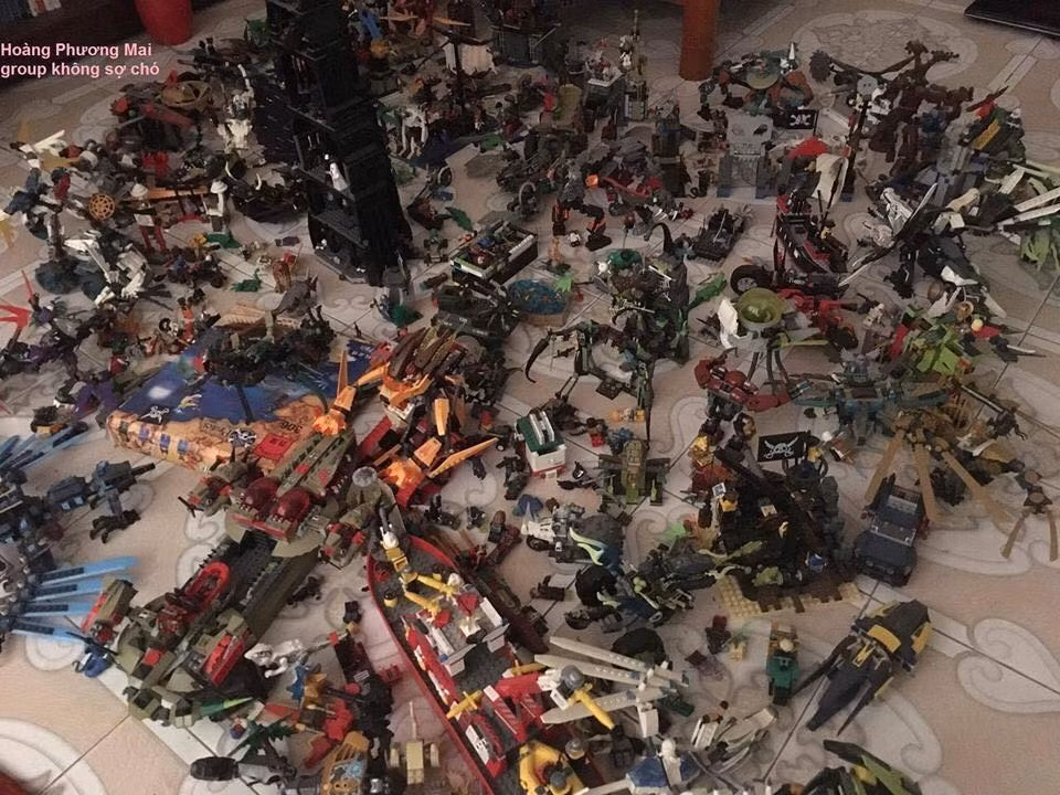 Theo Hoàng Phương Mai cho hay, theo ước tính sơ bộ, mỗi ngày cậu em dành 10 nghìn đồng để mua lego, đến nay cũng tốn khoảng 20 triệu cho bộ sưu tầm đồ chơi này.