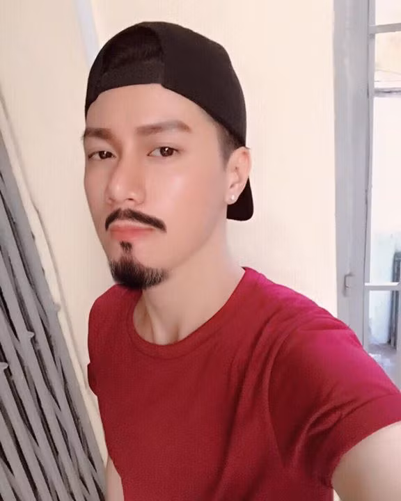 Nắm bắt được thị hiếu của người tiêu dùng, nhiều nhà sản xuất ứng dụng chụp ảnh đã áp dụng tiện ích biến hình thành soái ca vào những ứng dụng của mình sản xuất.