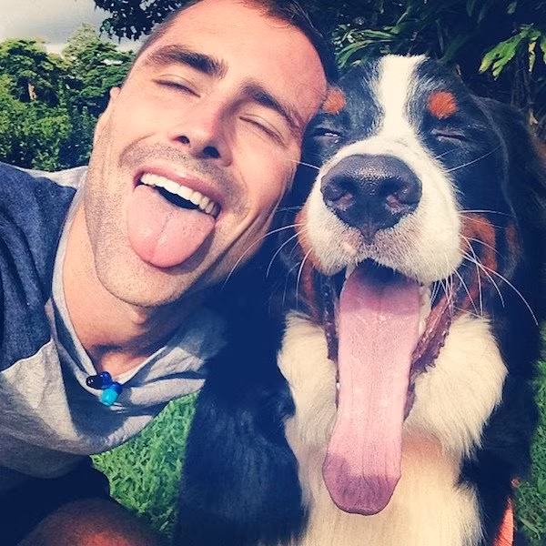 Cũng nhờ những bức ảnh tự sướng của mình mà anh chàng này được nhiều người biết tới.