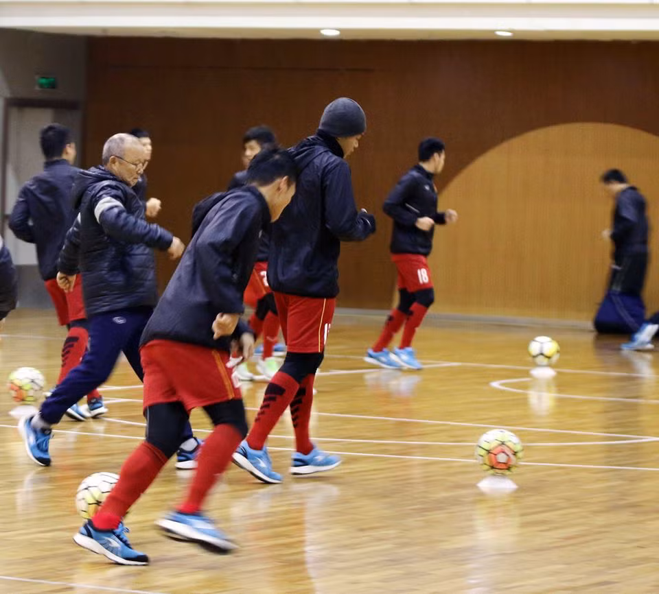 Trong các bài tập của mình các cầu thủ đội tuyển U23 Việt Nam được HLV Park Hang Seo chủ yếu cho các cầu thủ khởi động, thư giãn làm nóng cơ thể chứ không tập nhiều về chuyên môn.