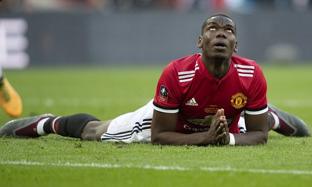 Nguồn tin độc quyền của Sportsmail cho hay, Pogba đã tiết lộ với một vài đồng đội MU rằng anh muốn rời Manchester để đầu quân cho Barca nếu MU không tăng lương.