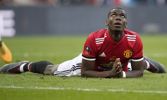 Nguồn tin độc quyền của Sportsmail cho hay, Pogba đã tiết lộ với một vài đồng đội MU rằng anh muốn rời Manchester để đầu quân cho Barca nếu MU không tăng lương.