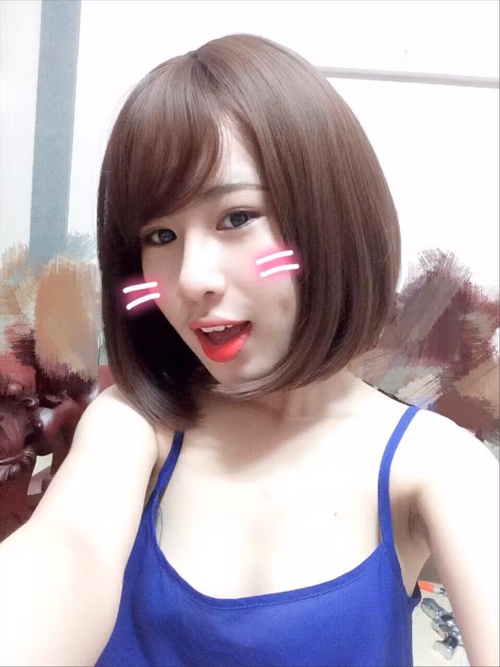 Là da trắng mịn màng, khuôn mặt đẹp cùng thân hình thon gọn giúp hot girl 9X này khiến mọi người phải chú ý tới mình khi xuất hiện.