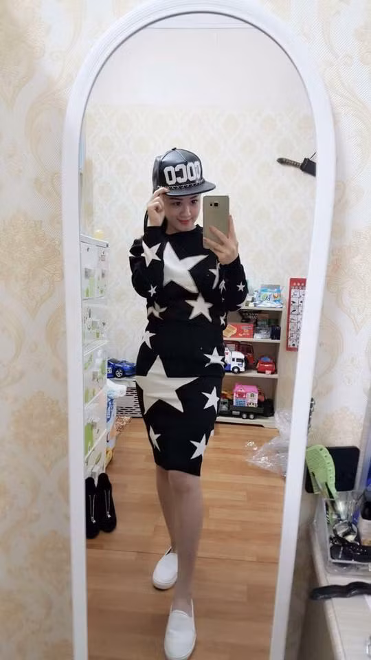 Bên cạnh đó, Hạ Linh cũng không quên nhắc nhở những người có ý định phẫu thuật thẩm mỹ những yếu tố quan trọng như: tiền bạc, sức khỏe, sự cần thiết, sự ủng hộ của gia đình - người thân và quan trọng nhất là cơ sở thực hiện.