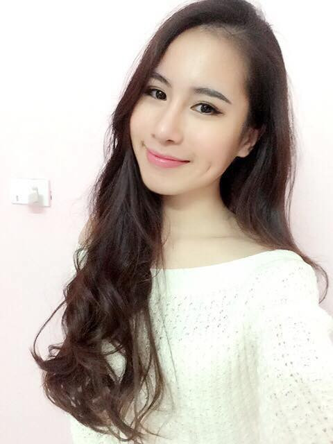 Cô nàng 9X đó là Nguyễn Hạ Linh sinh năm 1996. Hiện cô nàng này sinh sống và học tập tại Bắc Ninh.