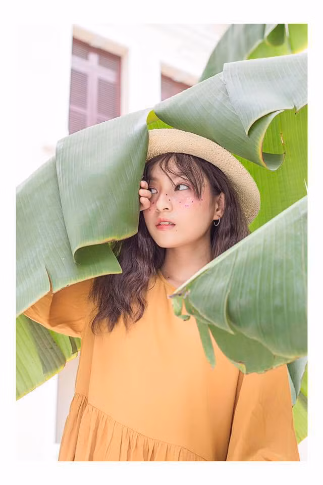 Mặc dù rất bận bịu cho công việc học cuối cấp và chuẩn bị cho cánh cổng đại học nhưng thi thoảng Thảo Tâm vẫn thư giãn bằng cách chụp ảnh thời trang cho những cửa hàng.