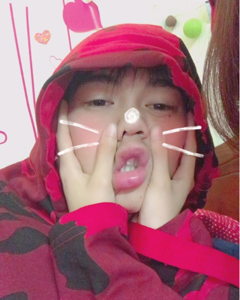 Hết những khoảnh khắc tự dìm mình, tiền đạo của CLB HAGL lại có những bức ảnh sử dụng app chụp ảnh cực "cu-te hột me".