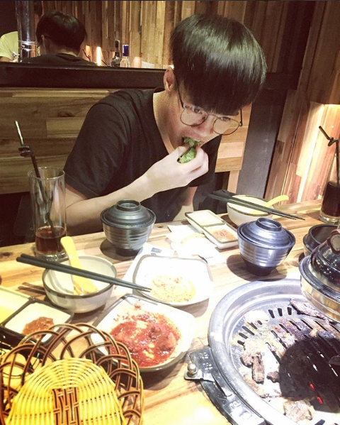 Mới nghe thì tưởng chừng như sở thích này của tiền đạo Văn Toàn khá vô lý bởi ai cũng đăng lên trang cá nhân những hình ảnh đẹp nhất của mình nhưng hãy vào trang Instagram của cầu thủ Olympic Việt Nam này bạn sẽ thấy sự thật.