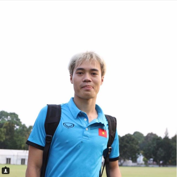 Những khoảnh khắc cute thế này được fan chụp lại gửi cho Văn Toàn và anh sẵn sàng chia sẻ trên Instagram @vatonguyen của mình.