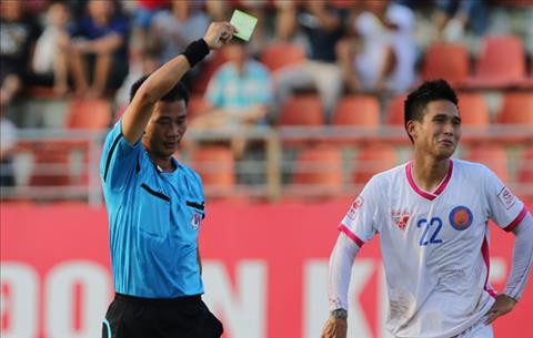 Dù không phải nhận án phạt trong trận nhưng Quốc Long đã bị VFF treo giò 2 trận với hành động phi thể thao này.