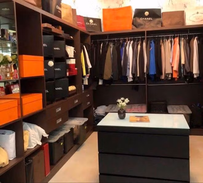 Căn phòng chứa toàn đồ hiệu của Dạ Thảo.