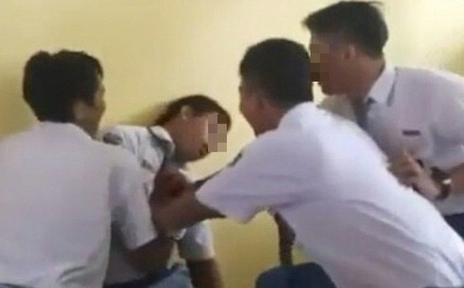 Phần lớn những thành phần tham gia trào lưu ấn ngực tới ngất xỉu là học sinh, vô tư đùa giỡn với tính mạng xuất hiện tràn lan trên mạng khiến nhiều người lo ngại.