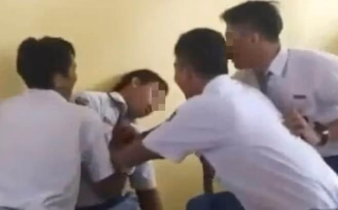 Phần lớn những thành phần tham gia trào lưu ấn ngực tới ngất xỉu là học sinh, vô tư đùa giỡn với tính mạng xuất hiện tràn lan trên mạng khiến nhiều người lo ngại.